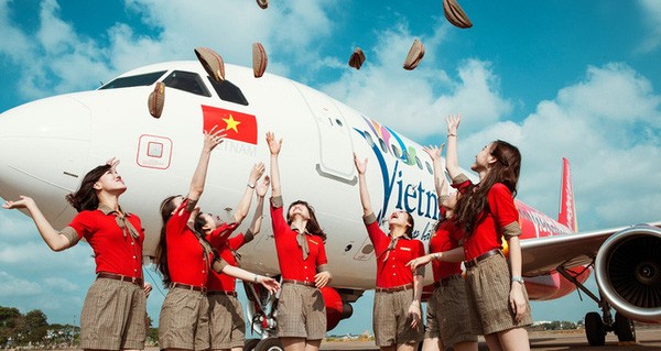 Bí mật sau quyết định bán vé 0 đồng của Vietjet Air hay khuyến mãi 50% của Viettel, Mobifone